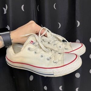 Women’s 6 Converse